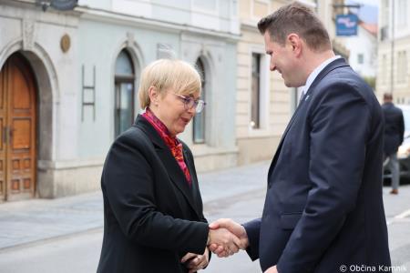 Predsednica Republike Slovenije dr. Nataša Pirc Musar k spomeniku Rudolfa Maistra – Vojanova položila cvetje (1)